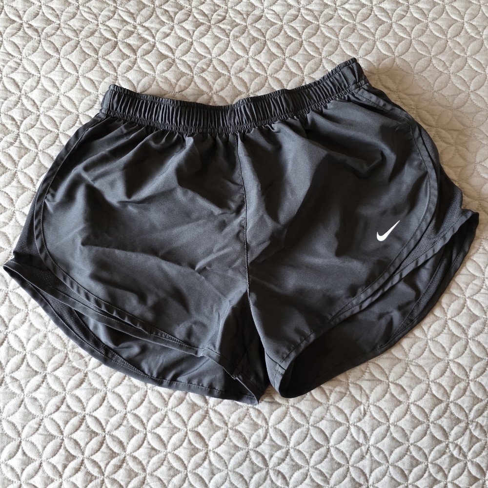 Nike Women's Dri FIT Tempo Mid-Rise Breif Lined Shorts, Black, L